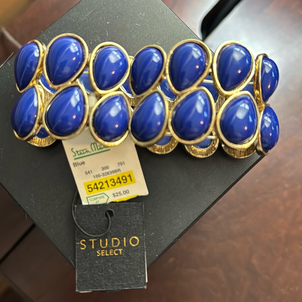 Gold tone with blue stone stretch elastic bracelet